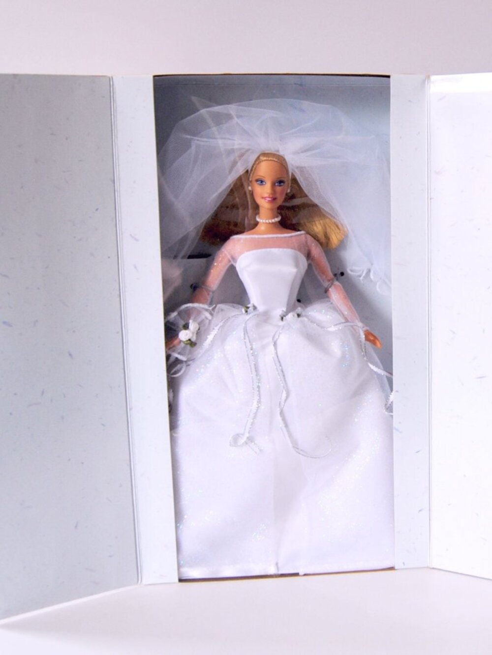 Mattel BLUSHING BRIDE 1999 BARBIE DOLL Vintage #26074 NIB